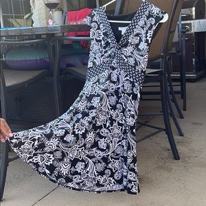 Black and White size 4 WHBM dress